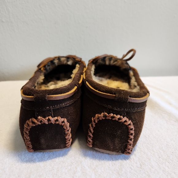 Minnetonka Chocolate/Brown Slippers- Size 6 - Picture 5 of 8